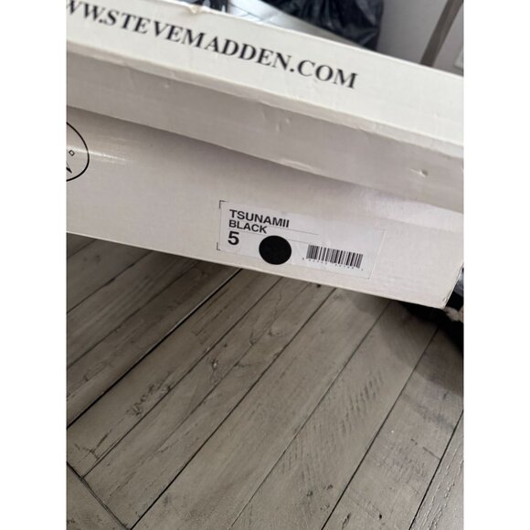 Steve Madden Tsunami Wellies Tall Black Buckle Rain Boots Red Detail Size 5 - Picture 8 of 8